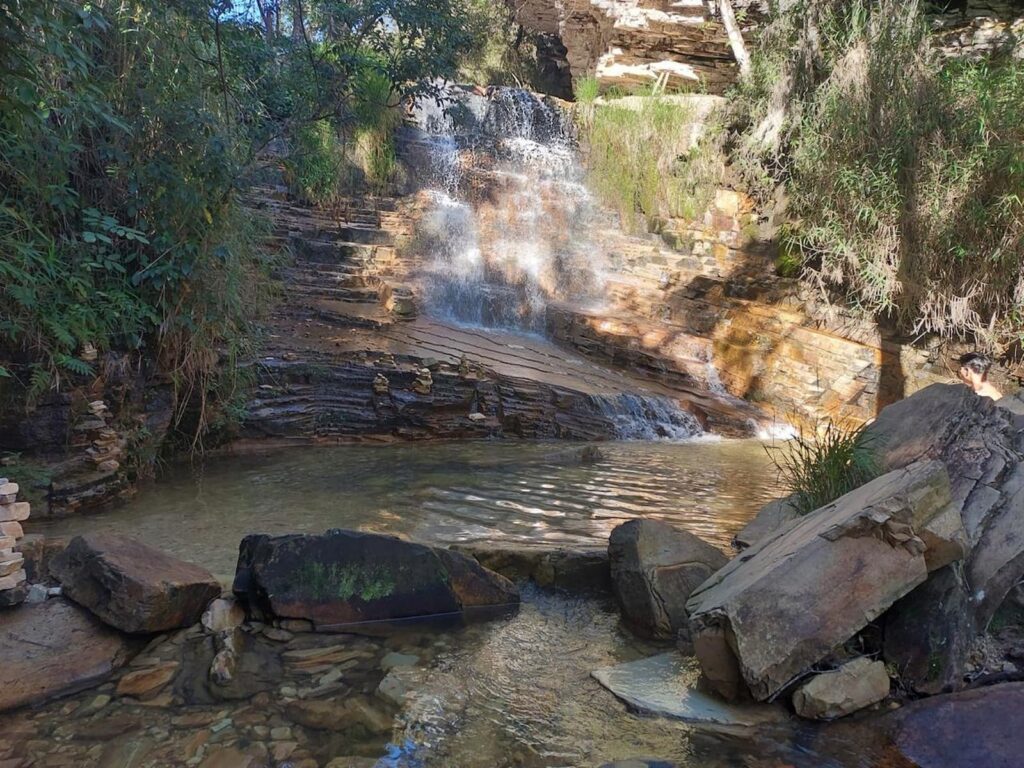 Imagem mostra belíssima cachoeira em São Thomé das Letras.