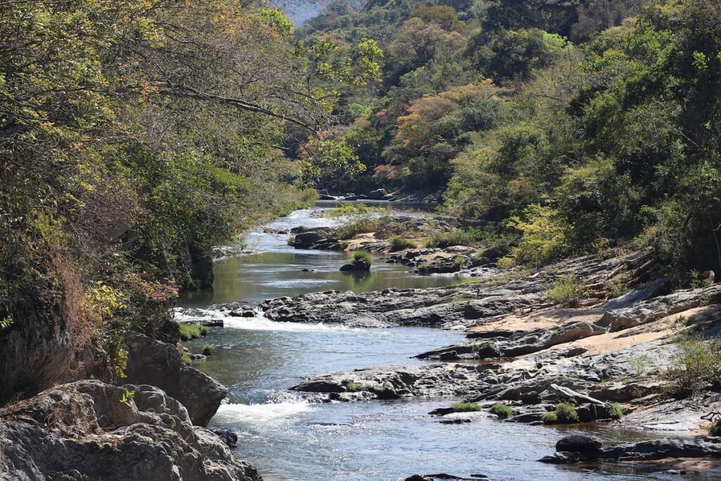 Imagem mostra nascente do Rio São Francisco, no Parque Nacional da Serra da Canastra, um dos destinos de ecoturismo em Minas Gerais.