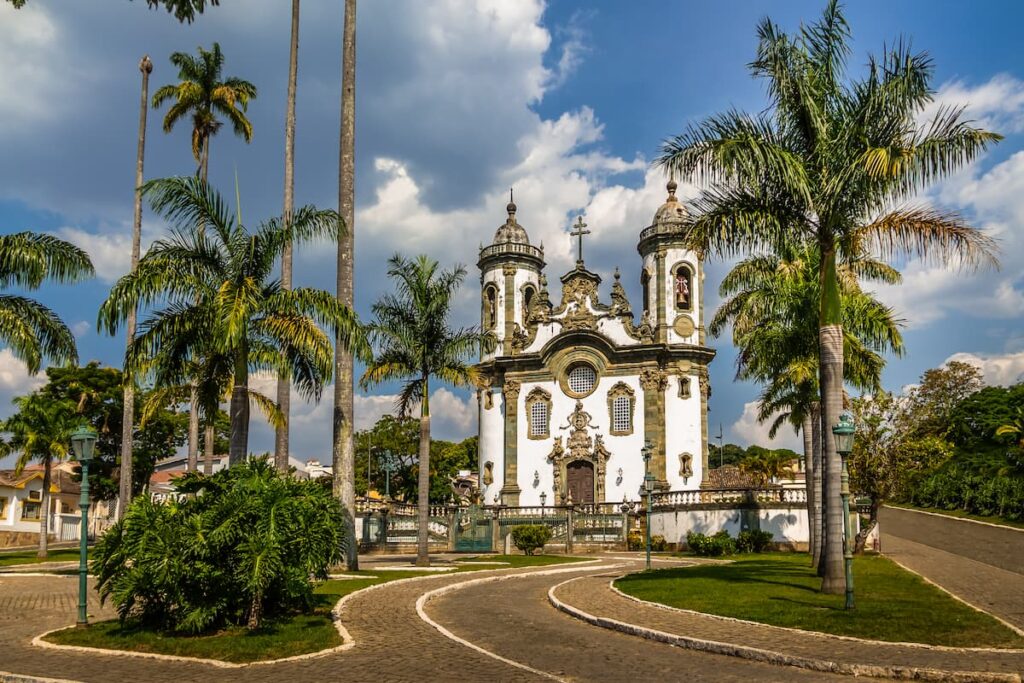 Imagem mostra Igreja São Francisco de Assis, uma das principais igrejas de São João del Rei.