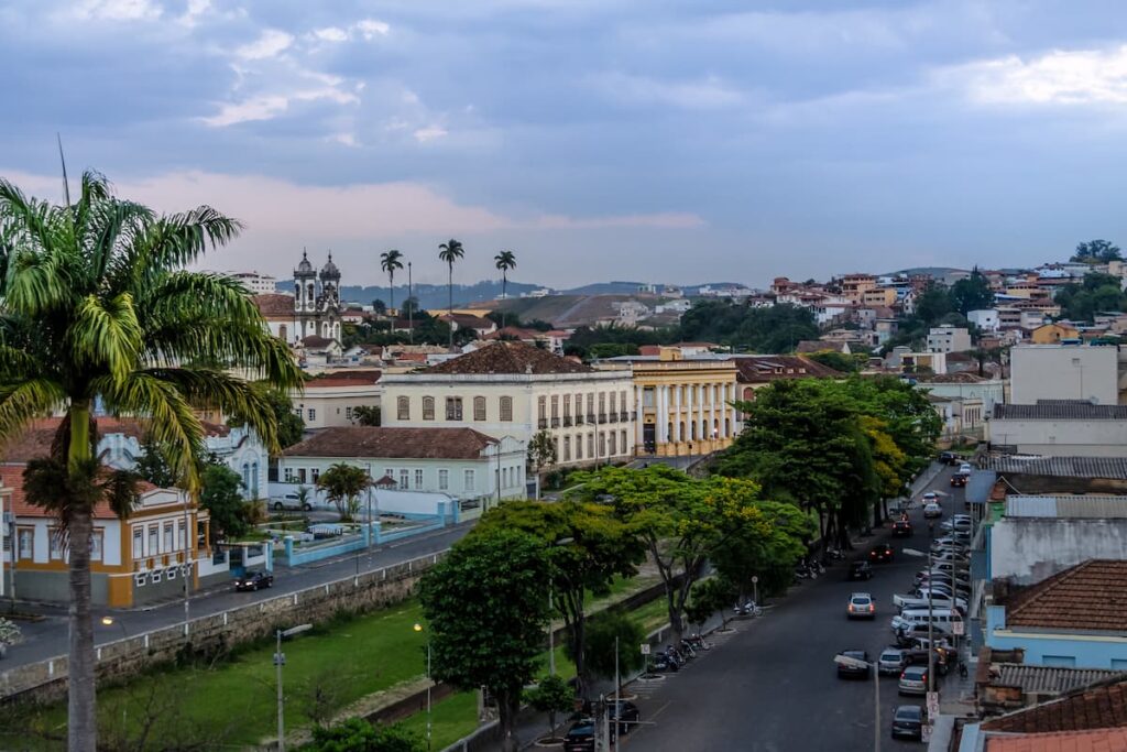 Imagem mostra cidade de São João del Rei em Minas Gerais.