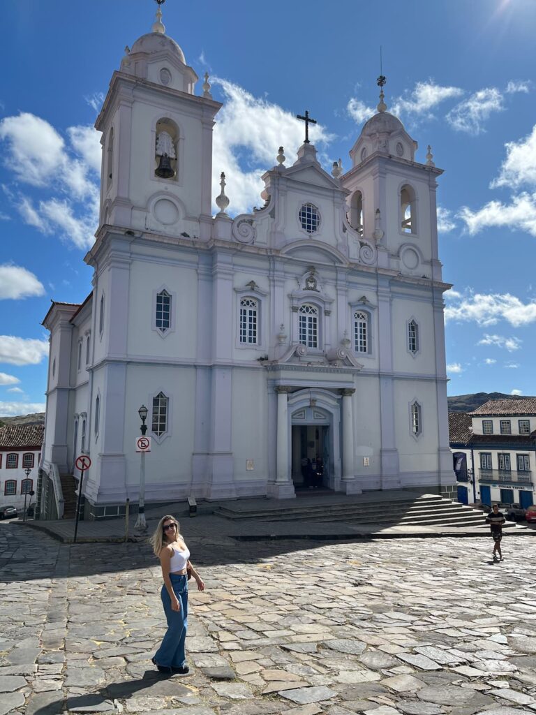 Imagem mostra Catedral Metropolitana, um dos principais pontos turísticos de Diamantina.