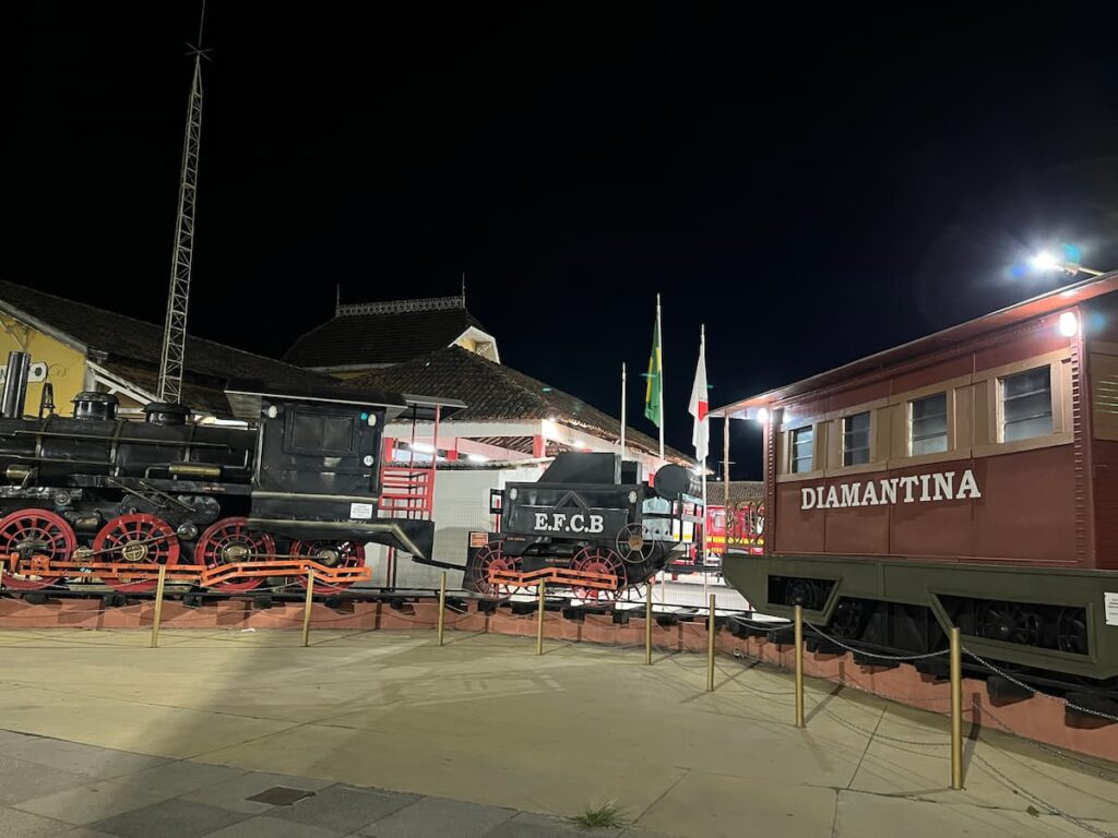 Imagem mostra Maria Fumaça em Diamantina.