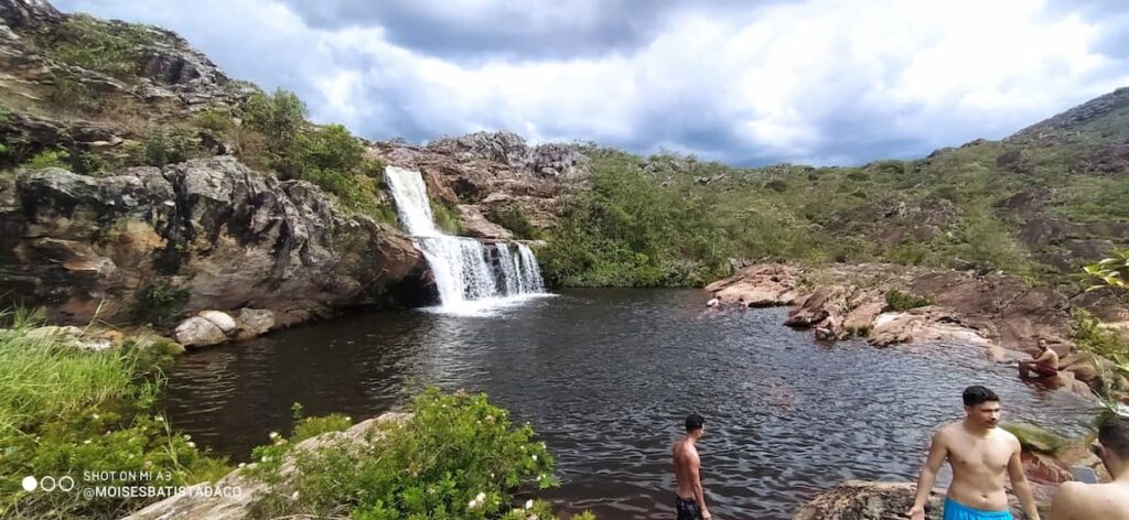 Imagem mostra Cachoeira dos Cristais em Diamantina.