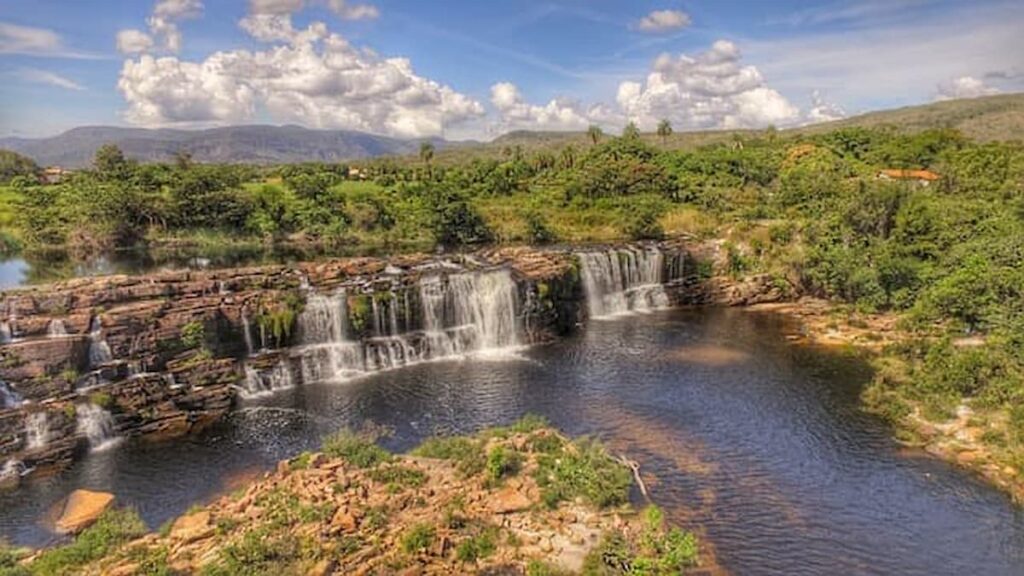 Imagem mostra Cachoeira Grande, uma das cachoeiras mais visitadas da Serra do Cipó.