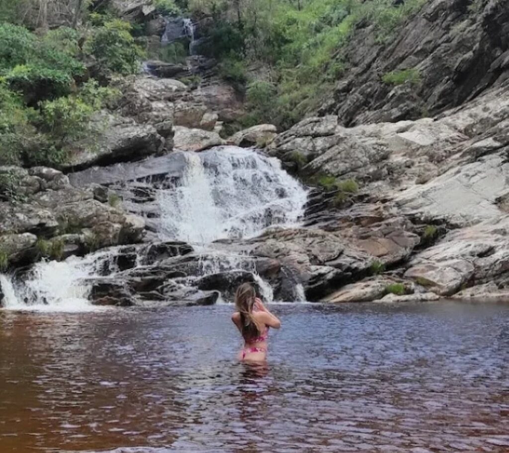 Imagem mostra Cachoeira do Tombador no Parque Nacional da Serra do Cipó.
