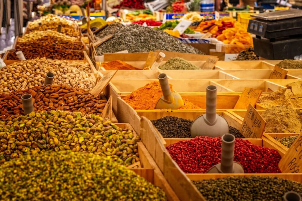 Imagem mostra especiarias no Mercado Central em Belo Horizonte.