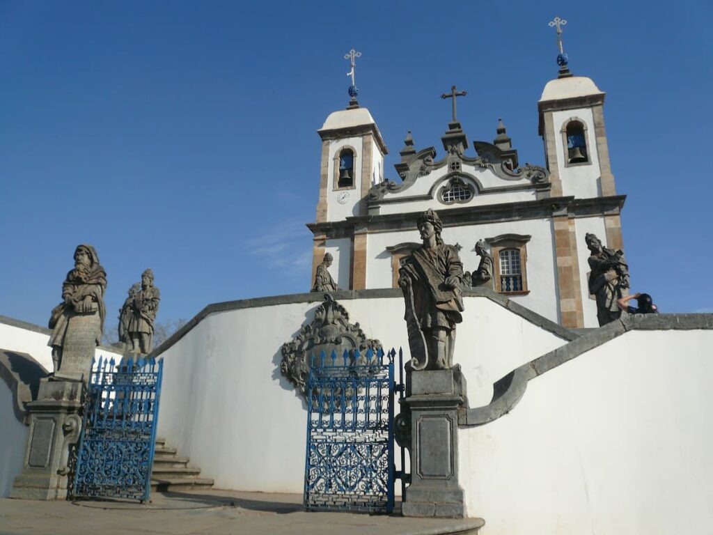 Imagem mostra Santuário de Bom Jesus do Matosinhos, um dos principais pontos turísticos de Congonhas.